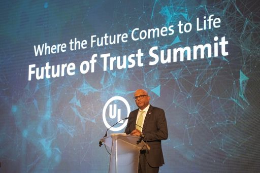 Vorschau Bild von Vertrauen als Voraussetzung für Innovation / UL richtet
branchenübergreifendes Expertentreffen aus: Future of Trust Summit /
Sajeev Jesudas, President International Operations bei UL, zu den
Unternehmenswerten des 125 Jahre alten Unternehmens UL Weiterer Text
über ots und www.presseportal.de/nr/28693 / Die Verwendung dieses
Bildes ist für redaktionelle Zwecke honorarfrei. Veröffentlichung
bitte unter Quellenangabe: "obs/UL International Germany GmbH"