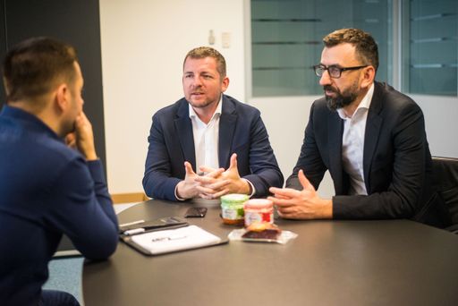 Vorschau Bild von (v.r.n.l.) Anel Cerimagic, CEO der Adriatic Group
und Amin Reda, Sales Director der Adriatic Group