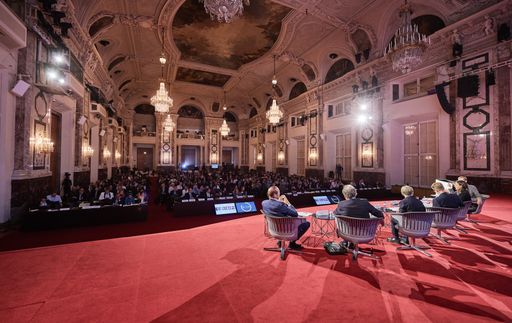 Vorschau Bild von Panorama vom Global Peter Drucker Forum 2019 /
Plenarveranstaltung in der Wiener Hofburg
