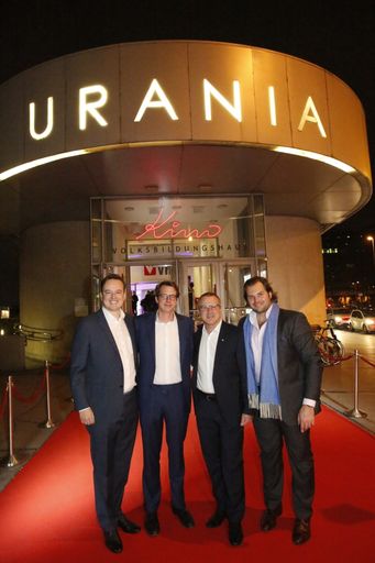 Andreas Perotti (Marketing Director FACC), Michael
Eder (GF krone.at), Robert Machtlinger (CEO FACC), Lorenz Edtmayer
(DIAMIR-Gründer)