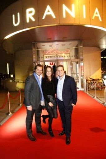 Vorschau Bild von FACC-Marketing-Director Andreas Perotti (li.),
Zukunftsforscher Tristan Horx, FACC-CEO Robert Machtlinger,
Christine Catasta (Senior Partner PwC Austria) mit unserer
Moderatorin Raphaela Scharf