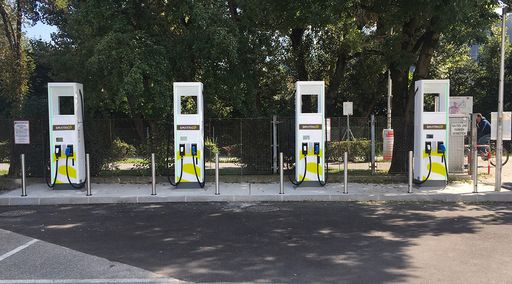 350 kW Ultra-Schnellladestationen am MERKUR
Kundenparkplatz Mitterweg in Innsbruck