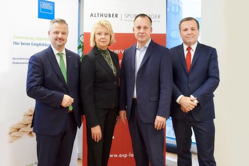 Im Bild v.l.n.r.: Mario Heinisch, CEO Funk
International Austria GmbH; Brigitta John, MBA, Vorstandsmitglied
der Risk Management Association e.V.; Dr. Franz Althuber LL.M.,
Rechtsanwalt ALTHUBER SPORNBERGER & PARTNER Rechtsanwälte GmbH; Dr.
Cornelius Granig, Geschäftsführer K-ADVISORS GmbH
