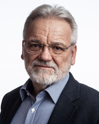  Walter Rijs, Präsident der Katholischen Aktion der
Erzdiözese Wien, sagt: „Energiesysteme auch am siebten Tag der Woche
hinaufzufahren, ist die völlig falsche Richtung. Es geht bei der
Energiewende auch um Energiesparen und um weniger materiellen
Konsum!“