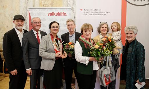 Pflegende Angehörige von Demenzkranken werden von der Volkshilfe
mit der LUISE ausgezeichnet.