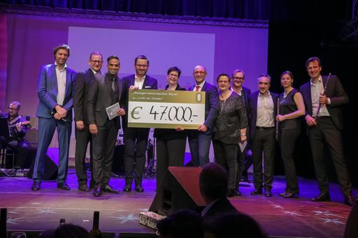  (v.l.): Klemens Eiter, Lukas Pohl, Ramesh Nair, Martin
Himmelbauer, Christine Marek, Thomas Zanyath, Susi Wildling, Peter
Pansky, Peter Kleemann, Martina Hacker, Martin Brodey.