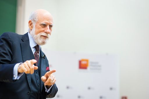 Vinton G. Cerf bei seinem Talk am Hasso-Plattner-Institut. Foto:
HPI/K. Herschelmann. Weiterer Text über ots und
www.presseportal.de/nr/22537 / Die Verwendung dieses Bildes ist für
redaktionelle Zwecke honorarfrei. Veröffentlichung bitte unter
Quellenangabe: "obs/HPI
Hasso-Plattner-Institut/www.kayherschelmann.de"