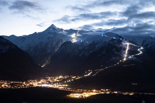 Vorschau Bild von Erstmals direkt vom Ortszentrum Kaprun auf das
Kitzsteinhorn mit der K-ONNECTION