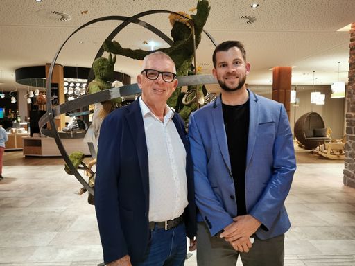 Hotelier Ernst Mayer mit Florian Mayer