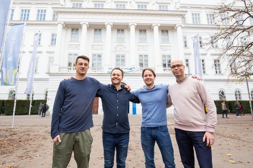 Vorschau Bild von Beide Gründerduos devjobs.at und danube.ai vor der
TU Wien