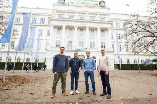Vorschau Bild von Beide Gründerduos devjobs.at und danube.ai vor der
TU Wien
