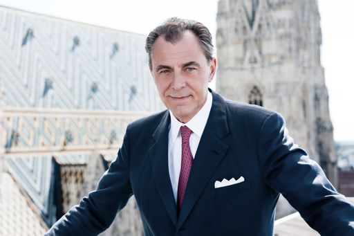 Vorschau Bild von Das neue Wiener Wohnmarktmagazin. Für Dr. Eugen Otto "eine
Liebeserklärung an eine Stadt, in der ich geboren bin und sehr gerne
lebe und für die mein Unternehmen seit mehr als 60 Jahren tätig
ist“.