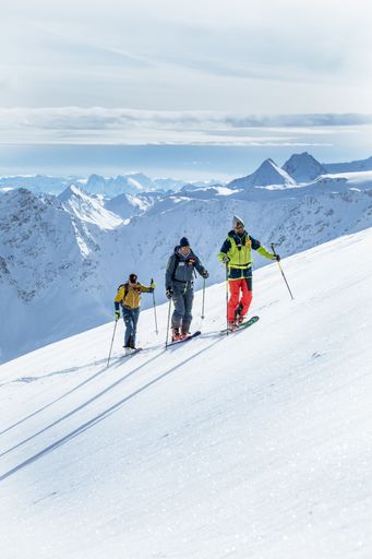 Skitourengeher in den Tiroler Bergen.