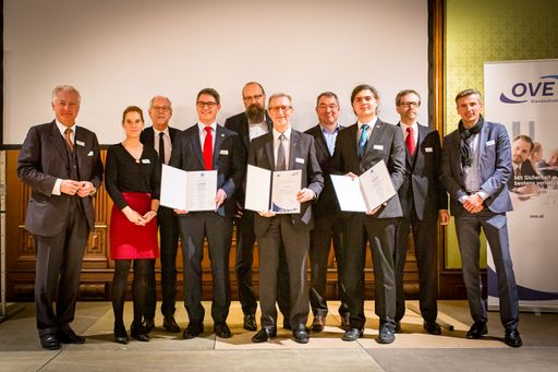 Vorschau Bild von (v.l.n.r.): OVE-Präsident Kari Kapsch;
OVE-Vizepräsidentin Irene Pavek; CENELEC-Präsident Dany Sturtewagen;
Dipl.-Ing. Boris Bastigkeit; Christian Gabriel, Leiter der Abteilung
Normung & Standardisierung im OVE; Ing. Kurt Kominek; IEC Treasurer
Jo Cops; Dipl.-Ing. Johann Wilhelm, OVE-Generalsekretär Peter
Reichel; Günter Idinger, Präsident des österreichischen
Nationalkomitees von CENELEC und IEC