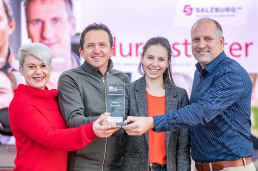 Die Mitarbeiterinnen und Mitarbeiter der '#durchstarter'-Kampagne
freuen sich über den zweiten Platz beim Employer Branding Award.