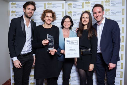 Für die neue Kampagne wurde das Haus der Barmherzigkeit mit dem
Employer Branding Award in Silber ausgezeichnet. Die Kampagne wurde
in Zusammenarbeit mit der Wiener Agentur Kobza And The Hungry Eyes
umgesetzt und begleitet seit Frühling 2019 den gesamten
Recruiting-Prozess des Hauses.
