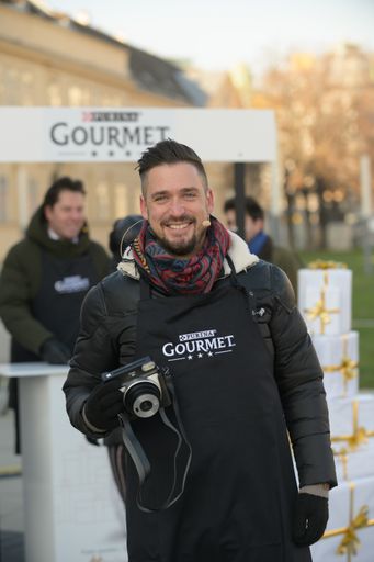 Vorschau Bild von Andi Moravec mit Kamera auf der Jagd nach Lächeln