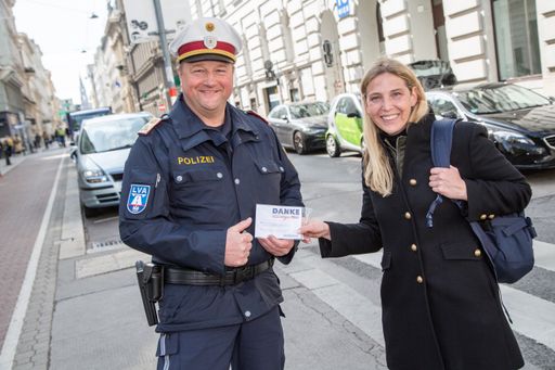  Alles richtig gemacht - Dr. Johanna Trauner-Karner mit dem
DANKMANDAT