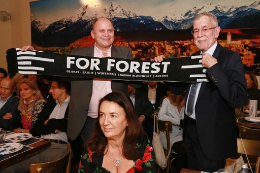 Vorschau Bild von FOR FOREST (Herbert Waldner) und Bundespräsident
Alexander Van der Bellen setzen sich für die Zukunft des Planeten
ein.