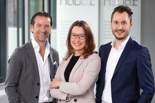 Im Bild von links nach rechts: Oliver Krizek (Eigentümer und
Geschäftsführer der NAVAX Unternehmensgruppe), Caroline Platzer
(Business Development NAVAX Customer Experience), Ferdinand Kaiser
(Bereichsleiter NAVAX Customer Experience): NAVAX, das unabhängige
IT-Systemhaus, übernimmt KAISER CRM, ein erfolgreiches Start-up in
der österreichischen CRM Szene mit Sitz in Graz.