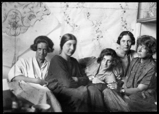 Vorschau Bild von Charlotte Billwiller, Mathilde Flögl, Susi Singer, Marianne
Leisching und Maria Likarz, Fotografie, 1924/25