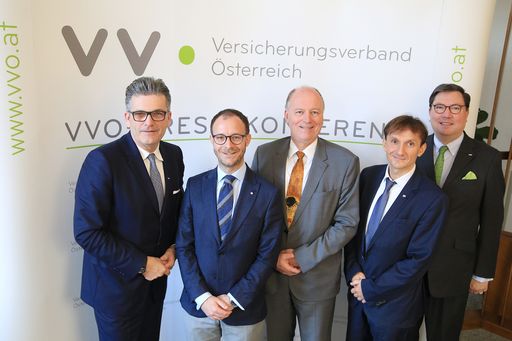 https://www.apa-fotoservice.at/galerie/20731 Im Bild v.l.n.r:
Ing. Martin Heimhilcher, Obmann Sparte Information & Consulting der
Wirtschaftskammer Wien Mag. Rémi Vrignaud, VVO-Vizepräsident und
Vorstandsvorsitzender der Allianz Gruppe in Österreich Dr. Othmar
Thann, Direktor des KFV Oberstleutnant Wilhelm Seper, BA.,
Stv.-Leiter des Cybercrime-Competence-Center des .BK Prof. Dr. Louis
Norman-Audenhove, Generalsekretär des VVO