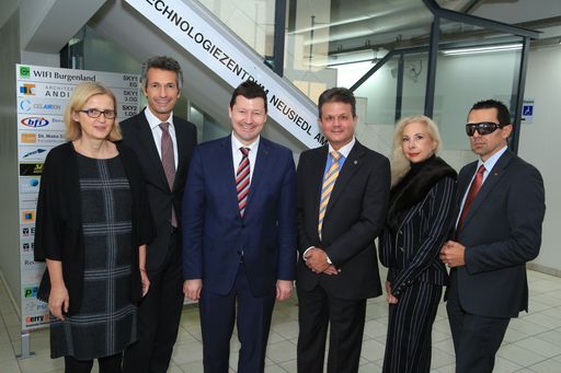  https://www.apa-fotoservice.at/galerie/21703 Im Bild v.l.n.r.:
Karin Guttmann, Dr. Claus Rhomberg, Prof. Dr. Martin Selmayr, Dr.
Markus Bohrer, Mag. Sonja Seiser, Mag. (FH) Harald Horvath