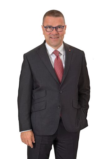 Dipl.-Wirt.-Ing. (FH) Wolfgang von Poellnitz, seit
mehr als 25 Jahren in der Logistikbranche für namhafte
internationale Dienstleister tätig, ist neu bei Otto Immobilien.