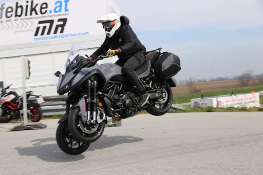 Vorschau Bild von Motorradreporter Crew betreut die SAFEBIKE
Fahrsicherheitstrainings 2019