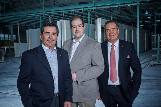 Vorschau Bild von Dir. Peter und KR Dir. Roland Suter verabschieden sich mit
Jahreswechsel aus der operativen Geschäftsleitung. Die nächste
Generation mit Dir. Yves Suter übernimmt die Geschäftsführung zum
Jahreswechsel.