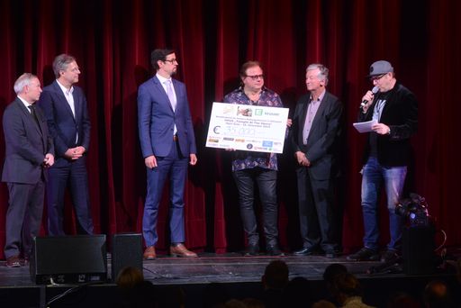 35.000 Euro kamen beim OPUS-Benefizkonzert für
Menschen für Menschen in der Oper Graz zusammen.
