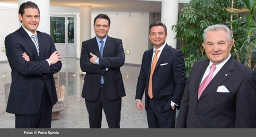 Im Bild v.l.n.r. Georg Winter (CTO), Georg Neubrand
(CFO), Friedrich Neubrand jr. (CEO), Friedrich Neubrand
(Aufsichtsratsvorsitzender)