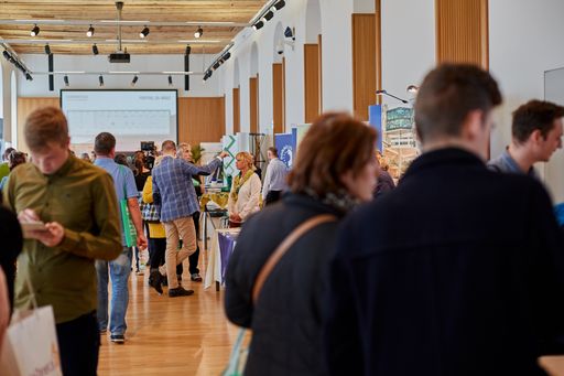  Kongressbesucher können sich im Ausstellerbereich
kostenlos über die vielfältigen Angebote der teilnehmenden
Unternehmen informieren.