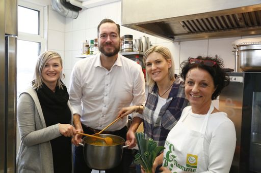  Kochen für das dm Festessen im Haus Elisabeth in
Salzburg.