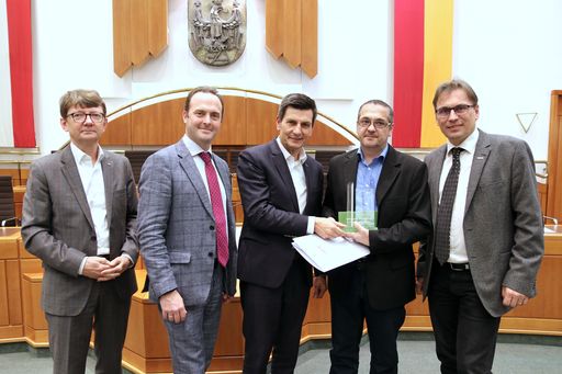 Vorschau Bild von Preisverleihung am 19. Dezember 2019 bei einem
Festakt im Alten Landhaus in Eisenstadt