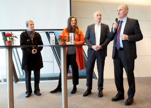 Vorschau Bild von v.l.n.r.: Em. o. Univ.-Prof. Dr. Helga Kromp-Kolb
(Universität für Bodenkultur Wien), Dr. Gabriela-Maria Straka, EMBA
(Leitung Corporate Affairs, PR & CSR, BRAU UNION ÖSTERREICH AG),
Mag. Andreas Rauter (Head of Regulatory & Public Affairs, UNIQA
Insurance Group AG) sowie DI Johann Marihart (Generaldirektor AGRANA
Beteiligungs-AG)