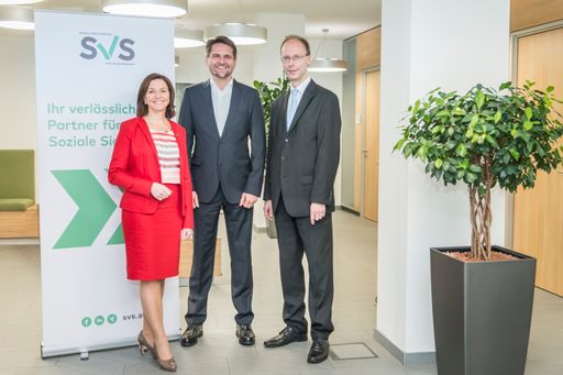 Vorschau Bild von Im Bild v.l.n.r. : Doris Schmidl (Abgeordnete zum Landtag
Niederösterreich), Peter Lehner (SVS-Obmann), Dr. Hans Aubauer
(SVS-Generaldirektor)