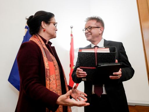 Brigitte Zarfl übergibt ihr Amt an den neuen
Sozialminister Rudolf Anschober