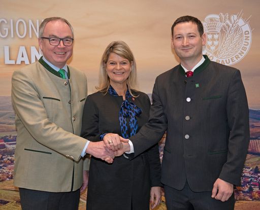 Einig und stark in die Zukunft (v.l.n.r.): NÖ
Bauernbundobmann LH-Stv. Stephan Pernkopf, Bundesministerin Klaudia
Tanner und der neue NÖ Bauernbunddirektor Paul Nemecek.