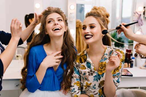  Preparation to great party of joyful young women in
hairdresser salon. Expressing true positive emotions, stylish look,
fashionable models, beautiful coiffure, makeup, beauty service,
stylist