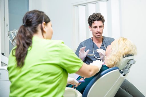  Ab 1. Februar 2020 werden Patienten aus dem Pongau
mit zahnärztlichen Notfällen an Wochenenden oder Feiertagen im
Notdienstzentrum in der Stadt Salzburg versorgt.