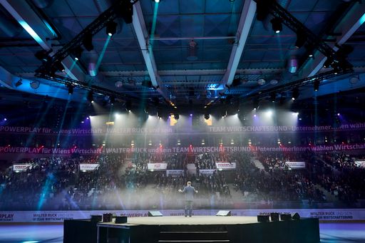 Vorschau Bild von Voll besetzte ERSTE Bank Eishockey Arena