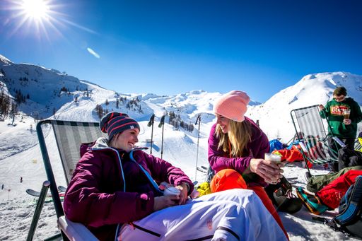  Unvergessliche Momente im Schnee – Sonnenskilauf und coole Events
in der Salzburger Sportwelt.
