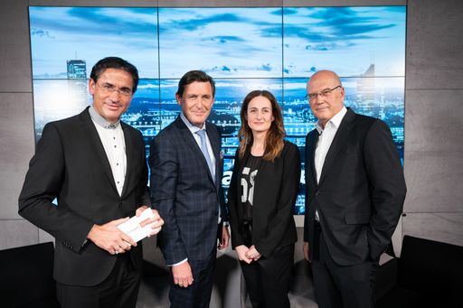 Vorschau Bild von V.l.n.r.: Gerhard Koller (W24-Moderator), Peter Hanke (Stadtrat
für Finanzen, Wirtschaft, Digitalisierung und Internationales),
Sylvia Dellantonio (Geschäftsführerin willhaben), Frank Hensel
(Aufsichtsrat REWE International)