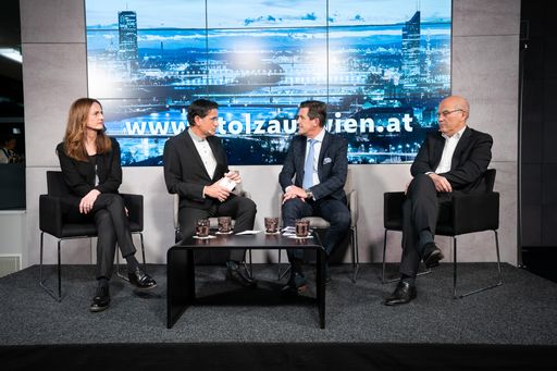 Vorschau Bild von V.l.n.r.: Sylvia Dellantonio (Geschäftsführerin willhaben),
Gerhard Koller (W24-Moderator), Peter Hanke (Stadtrat für Finanzen,
Wirtschaft, Digitalisierung und Internationales), Frank Hensel
(Aufsichtsrat REWE International)
