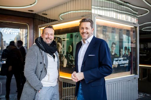 Vorschau Bild von Wirtschaftskammer-Präsident Harald Mahrer und
Robert Kratky im Rahmen der Präsentation der neuen
Lehrlingsinitiative der WKÖ