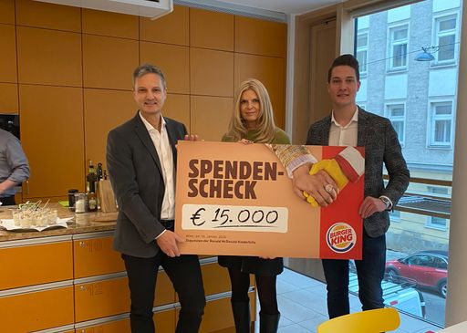  Übergabe Spendenschenk