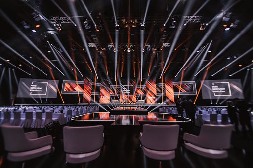 Vorschau Bild von Das Miss Germany-Finale 2020 in der Europa-Park Arena mit Jana
und Thore Schölermann sowie dem Shooting-Star der Stunde, Kelvin
Jones. / Miss Germany-Finale 2020: Bühne der starken Frauen / Die
hochkarätige Jury besteht erstmalig ausschließlich aus weiblichen
Experten / Die Gewinnerin wird auf dem Cover der deutschen JOY zu
sehen sein / Weiterer Text über ots und www.presseportal.de/nr/53287
/ Die Verwendung dieses Bildes ist für redaktionelle Zwecke
honorarfrei. Veröffentlichung bitte unter Quellenangabe:
"obs/MGC-Miss Germany Corporation Klemmer GmbH & Co KG/MOMENTS
FOTOGRAPHY"