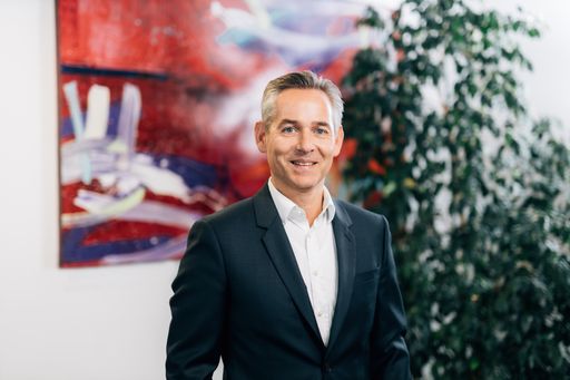 itelligence AG veröffentlicht Kennzahlen für das Geschäftsjahr
2019 / Norbert Rotter, Vorstandsvorsitzender der itelligence AG:
"Das Jahr 2019 war ein herausragendes Geschäftsjahr für itelligence.
itelligence feierte 30-jähriges Bestehen, wir haben die
Umsatzmilliarde überschritten und beschäftigen mehr als 10.000
Mitarbeiter weltweit. Das sind bedeutende Meilensteine unseres
Unternehmens. itelligence wird auch in 2020 und in den nächsten
Jahren Investitionen in Mitarbeiter und in Kundenlösungen deutlich
erhöhen und den Wachstumskurs damit fortsetzen." Weiterer Text über
ots und www.presseportal.de/nr/24336 / Die Verwendung dieses Bildes
ist für redaktionelle Zwecke honorarfrei. Veröffentlichung bitte
unter Quellenangabe: "obs/itelligence AG"