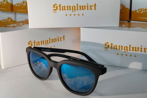 Vorschau Bild von Must-Have des Hahnenkamm-Wochenendes: Die Sonnebrillen von
Vision1 mit dem Wilden Kaiser.